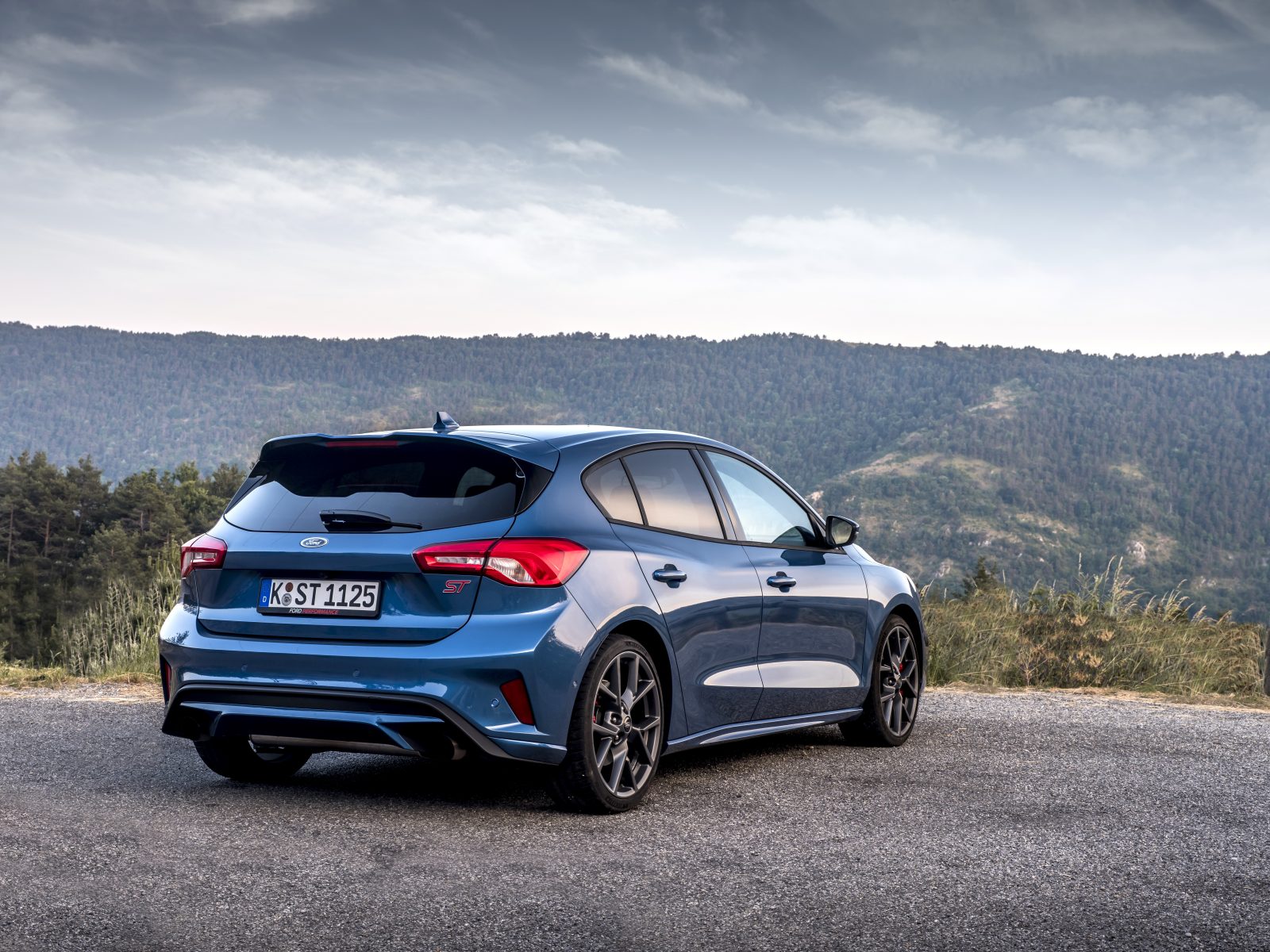 Rear view of Ford Focus ST